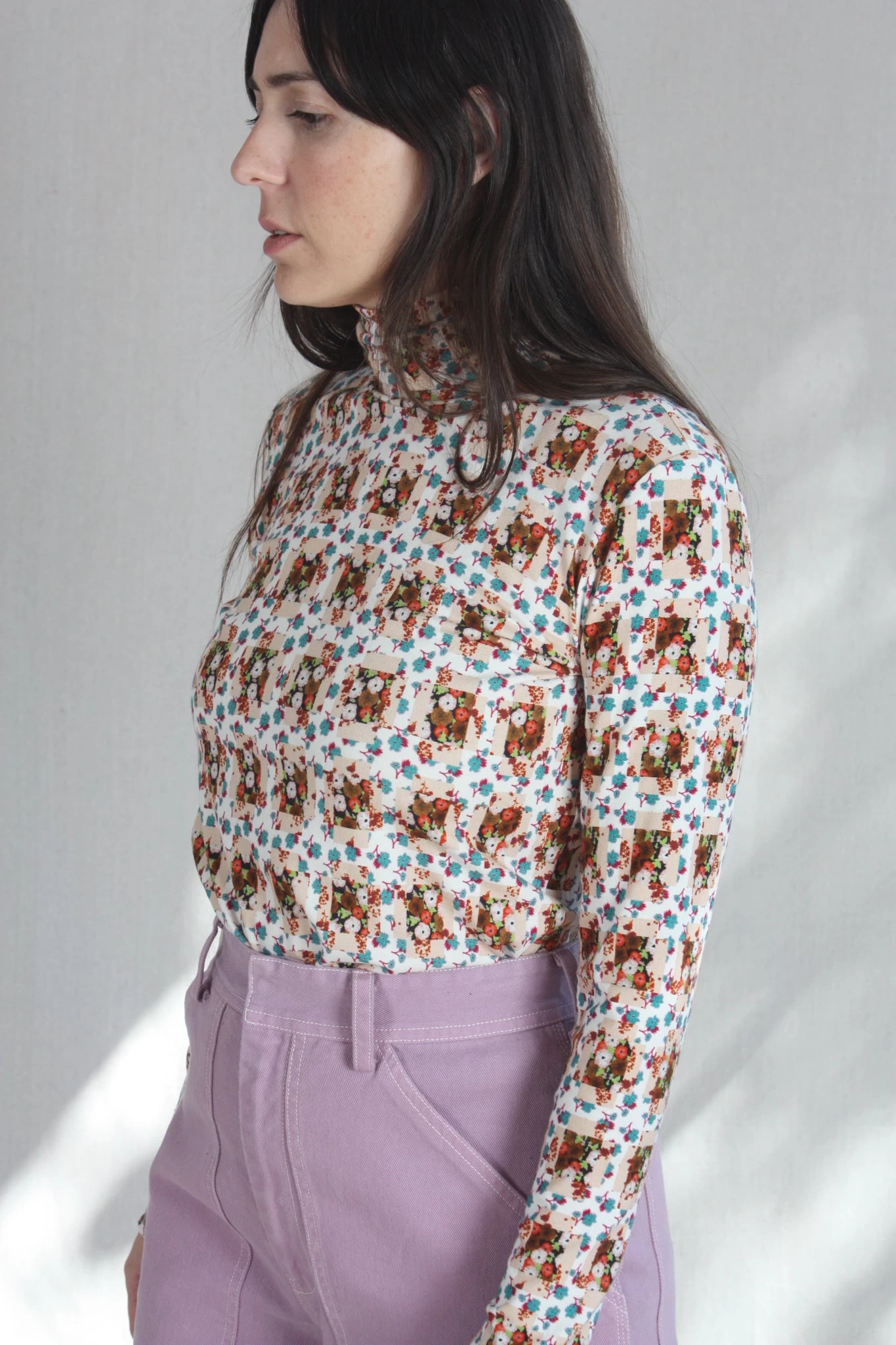 Scout Turtleneck White And Tan Trellis - Image 3