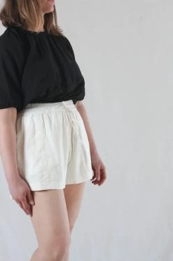Trail Short Cream