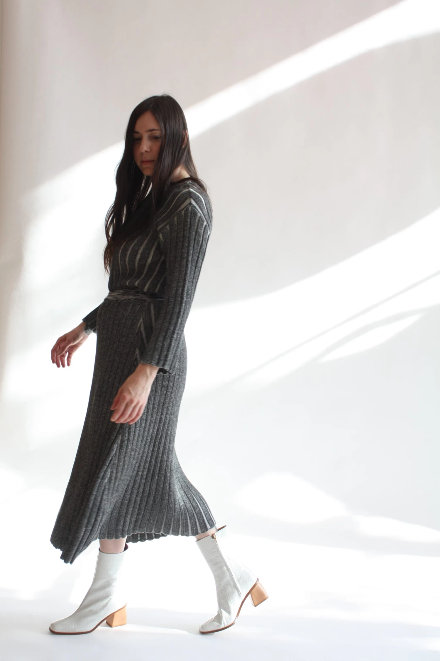 Tulip Sweater Black - Image 5