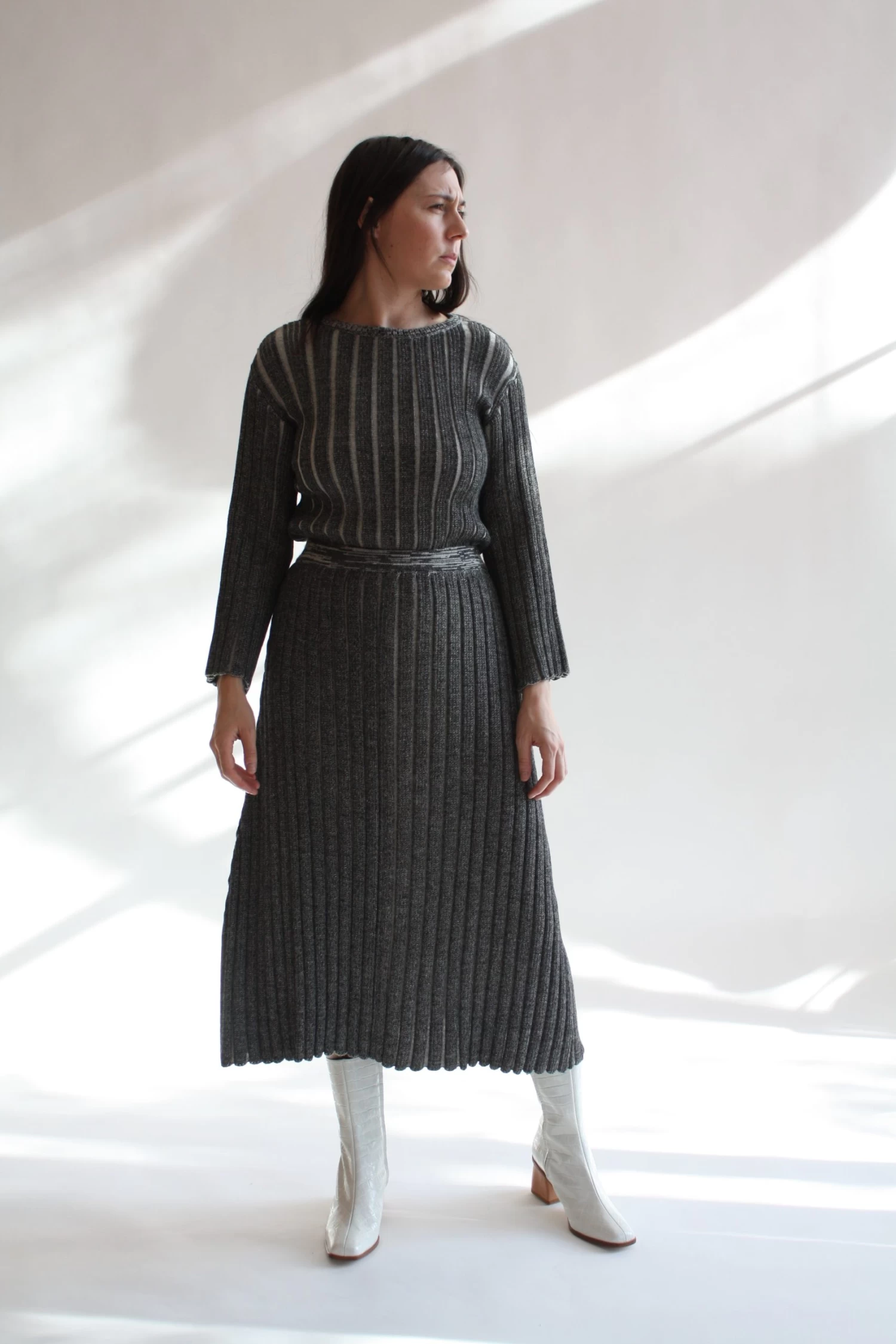 Tulip Sweater Black - Image 3