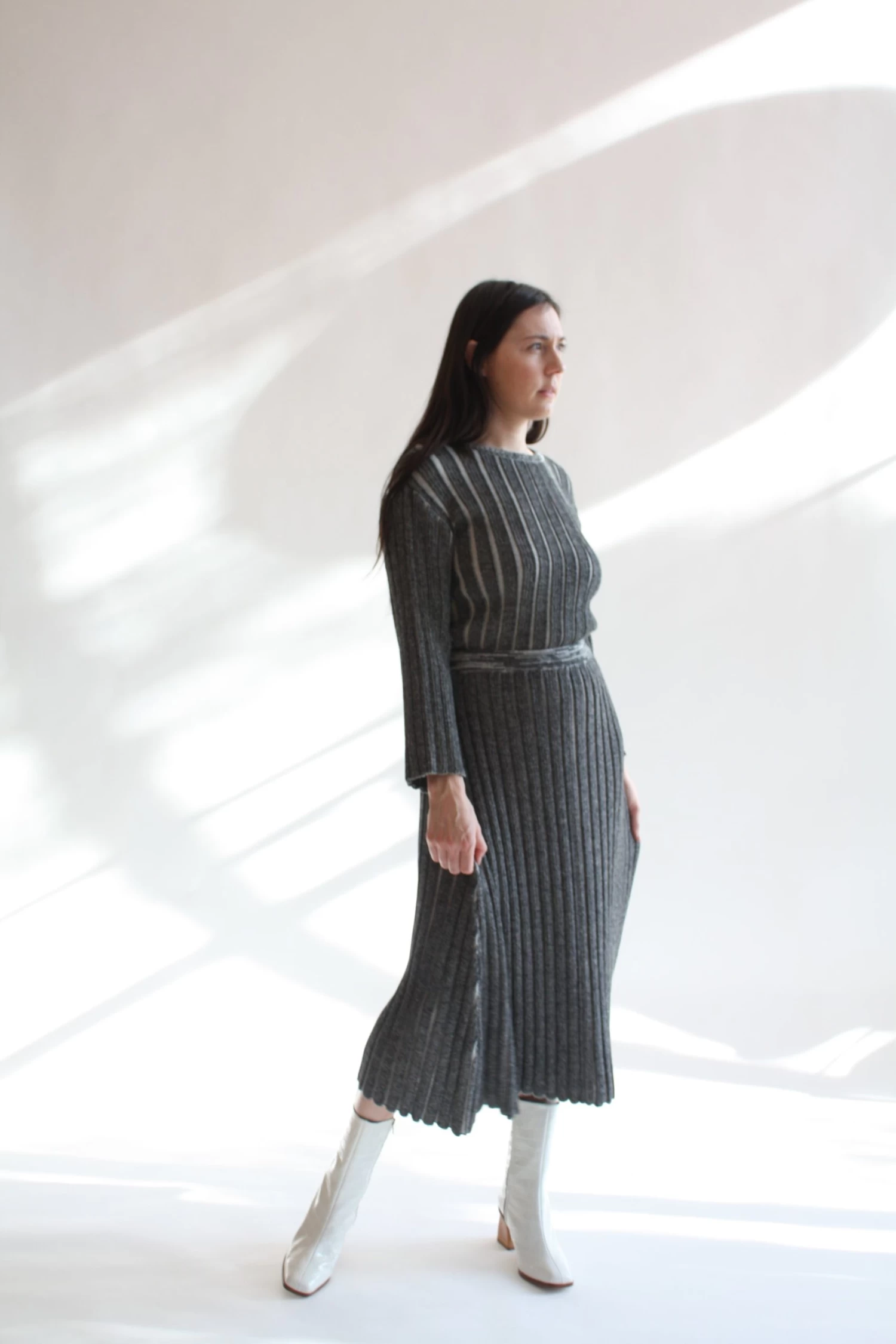 Tulip Sweater Black - Image 4