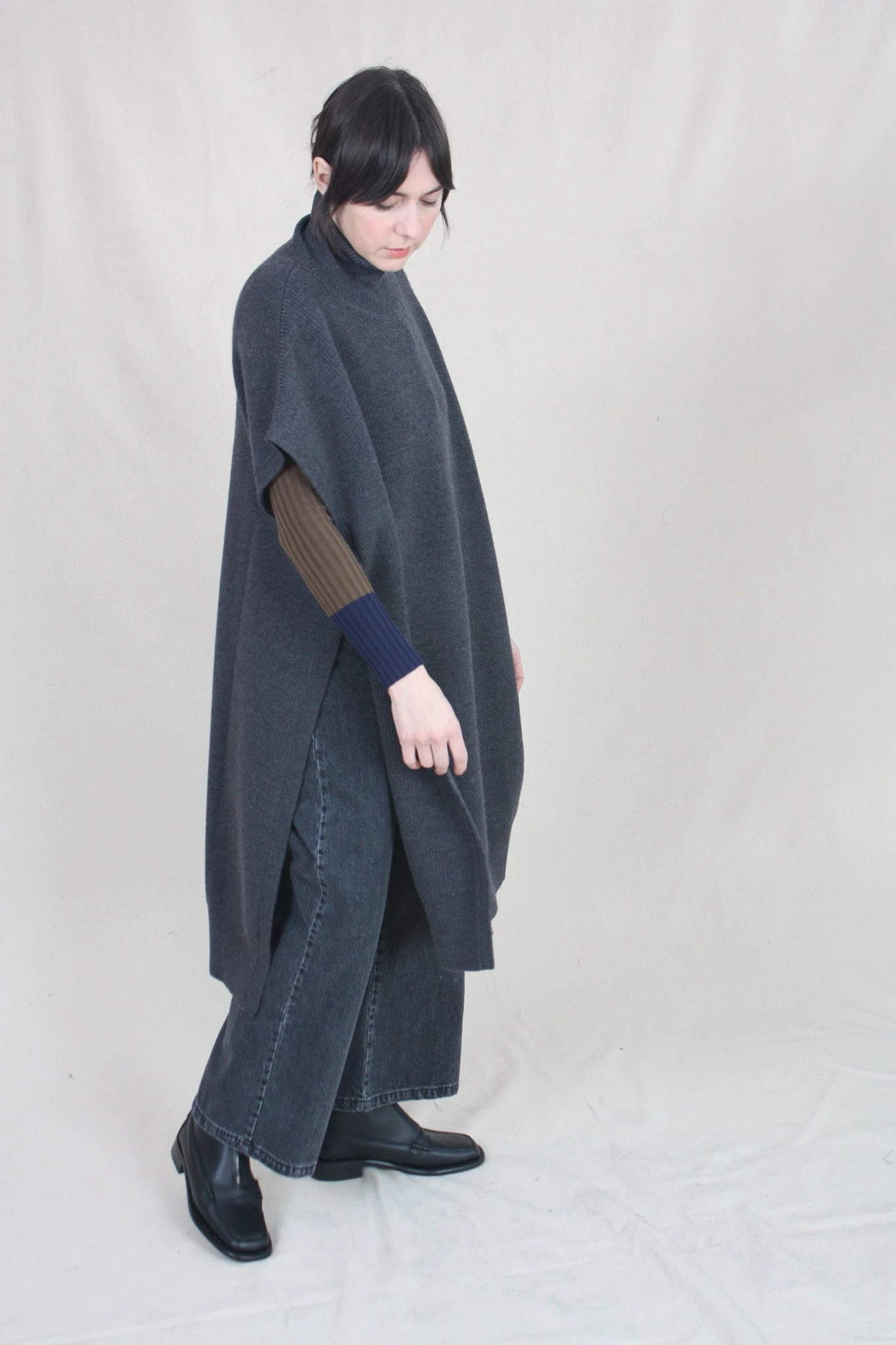 Aver Poncho Lead Grey - Image 3