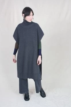 Aver Poncho Lead Grey