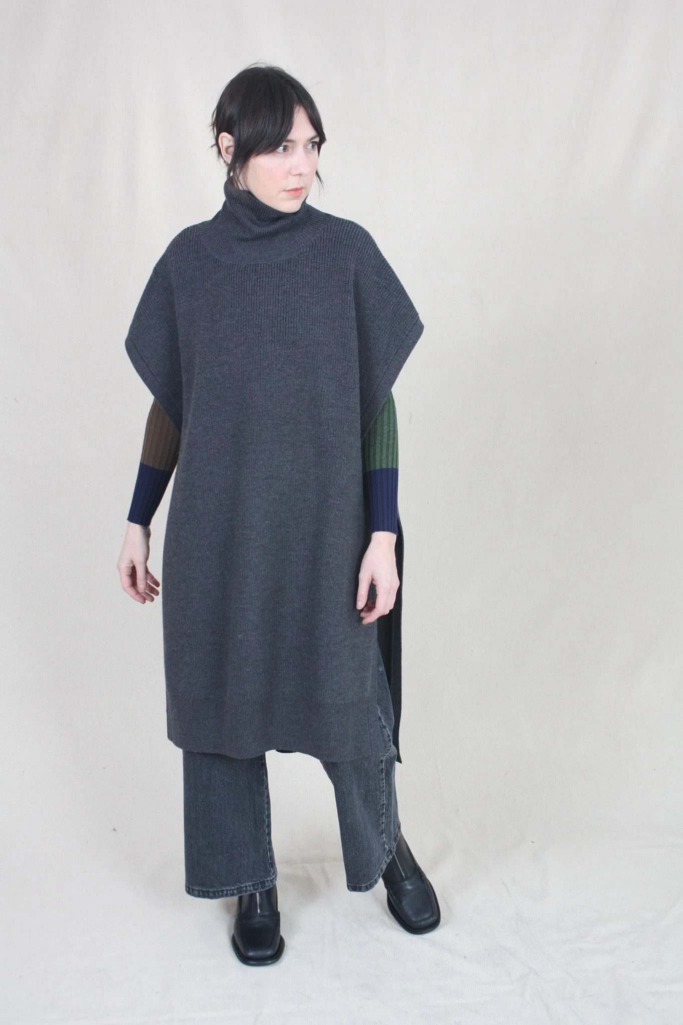 Aver Poncho Lead Grey