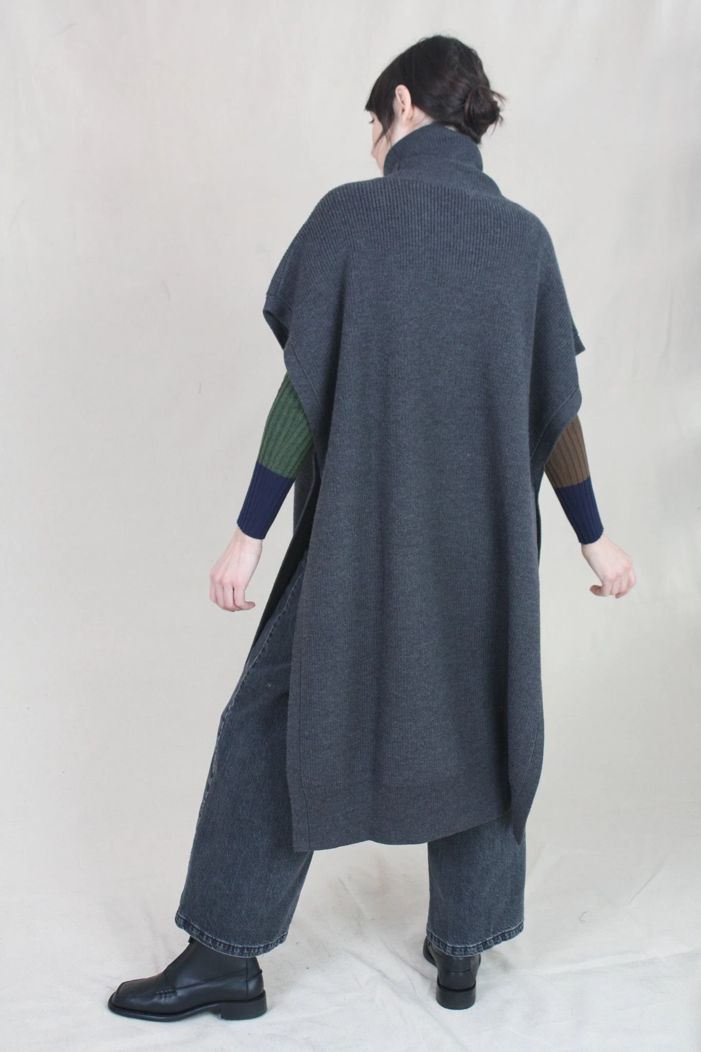 Aver Poncho Lead Grey - Image 4