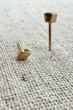 Raised Diamond Earring Gold